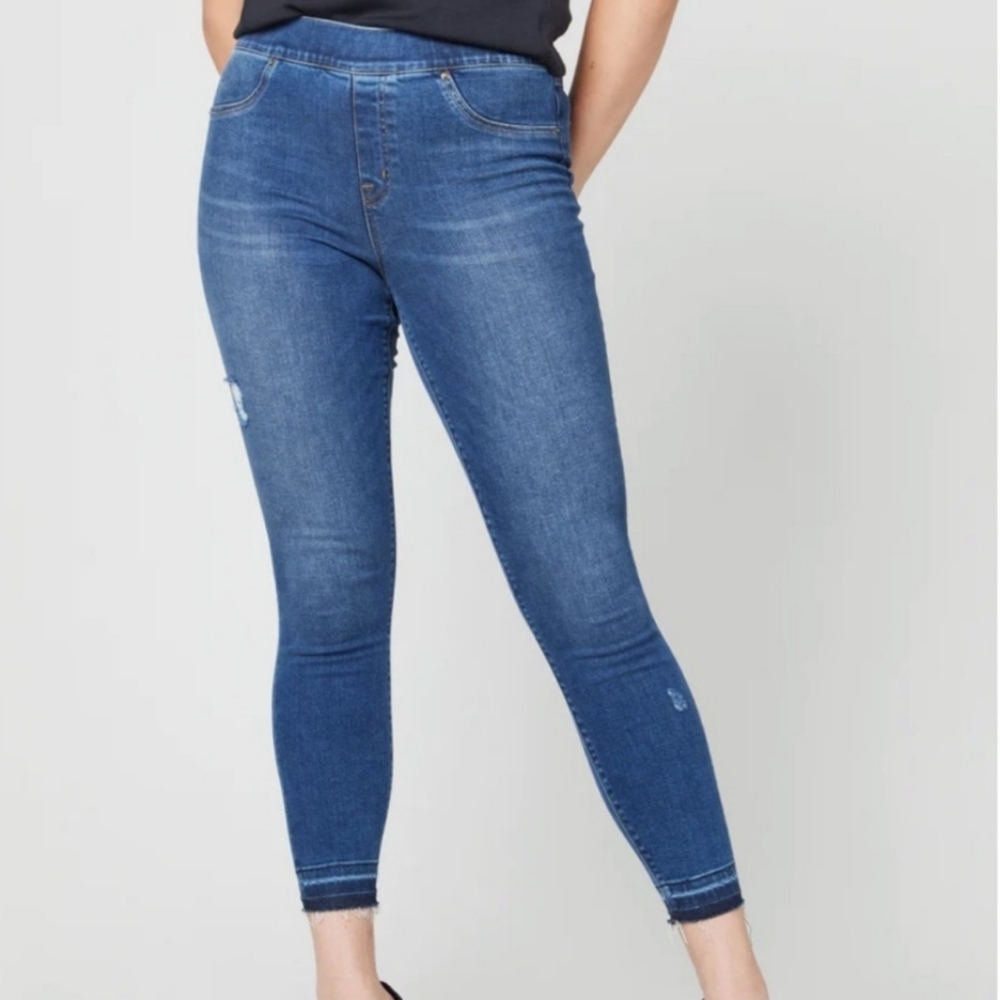 *Spanx Blue Cropped Ankle Jeans Medium Wash Distressed  XS | Tapered Leg | NWT